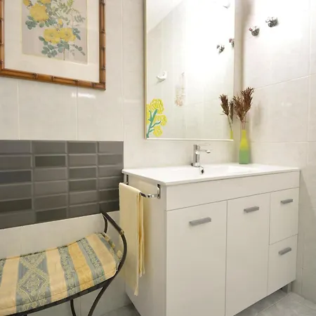 Lägenhet Con Terraza En El Entorno De *